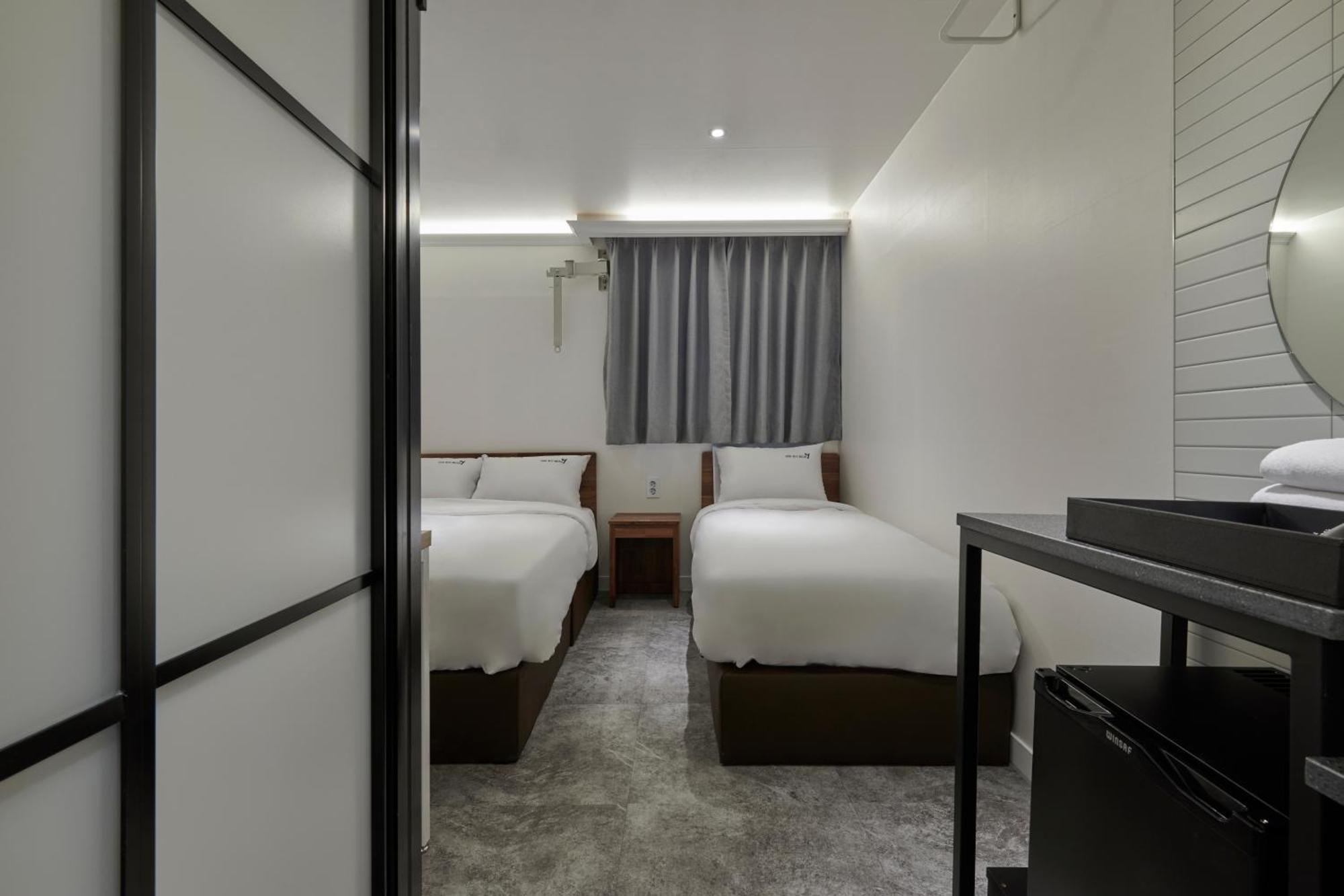 Eight Rest Hostel Myeongdong Seoul Ngoại thất bức ảnh